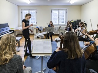 Gruppe beim musizieren