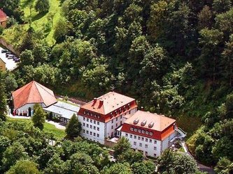 Bayerische Musikakademie Hammelburg (weiter rechts)