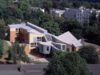 Luftbild der staatlichen Jugendmusikschule Michael-Otto-Haus