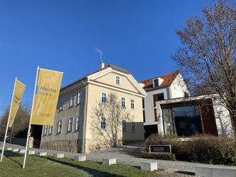 Verwaltung und Gästehaus